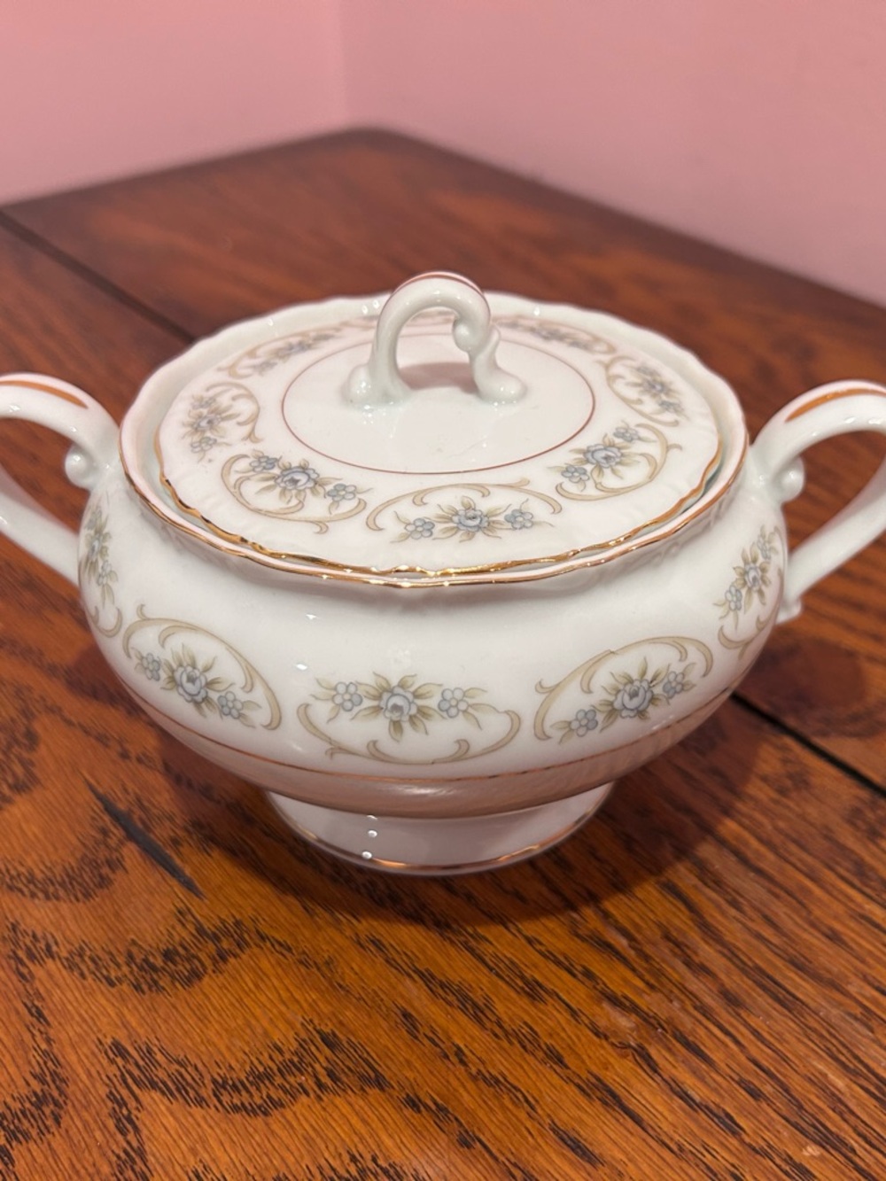 Cameo White Porcelain Covered Sugar Bowl with Gold Trim